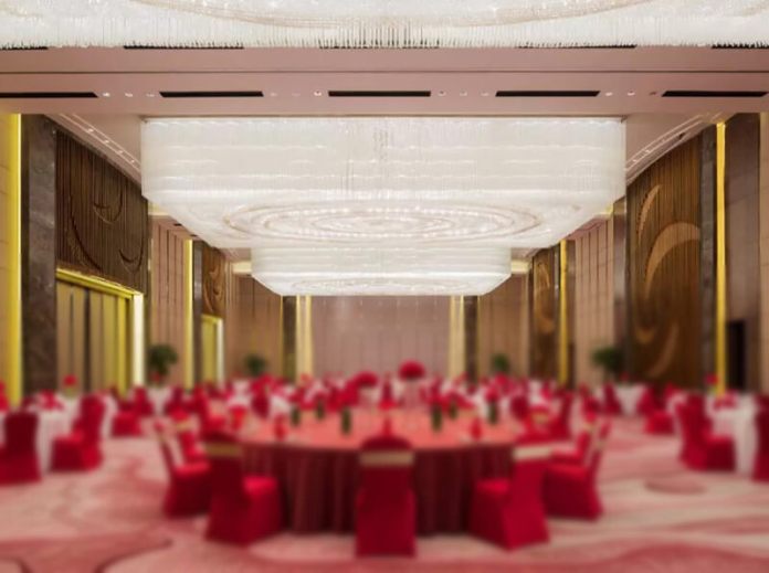 酒店現(xiàn)代吊燈，現(xiàn)代風(fēng)格酒店宴會廳燈具